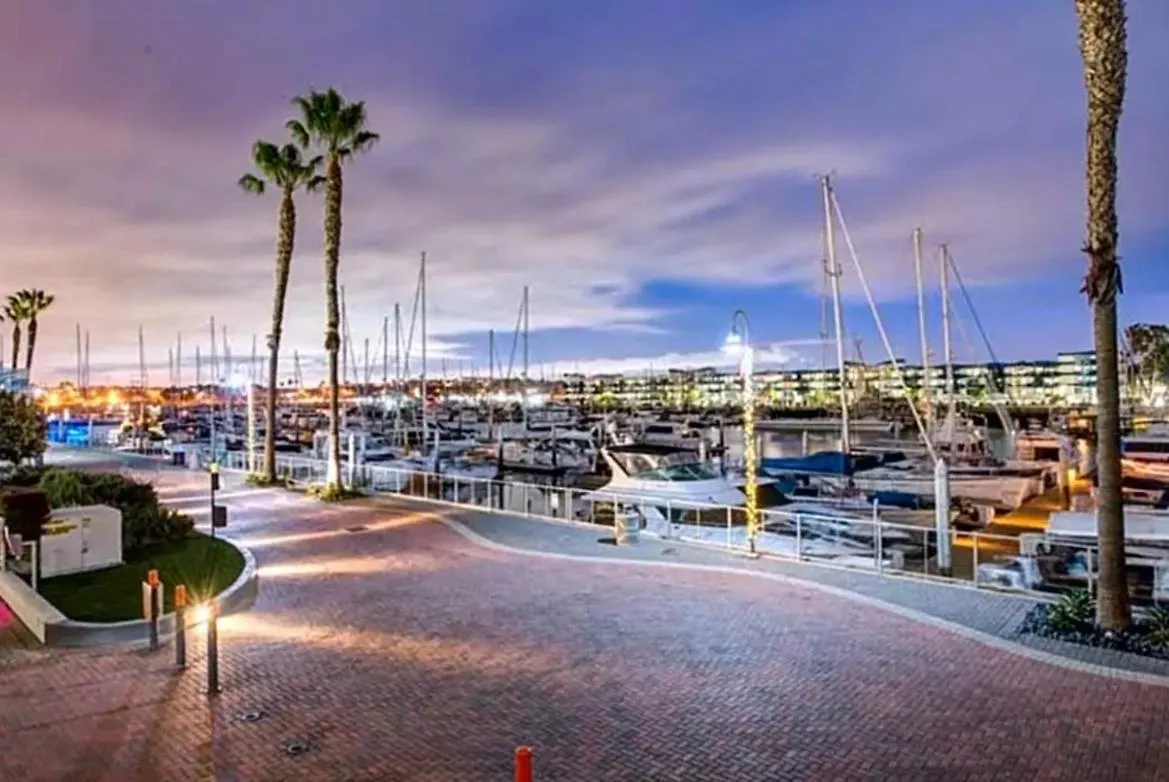 Luxury Marina Unit 2 Bedrooms 2 Bathrooms Los Angeles Aparthotel